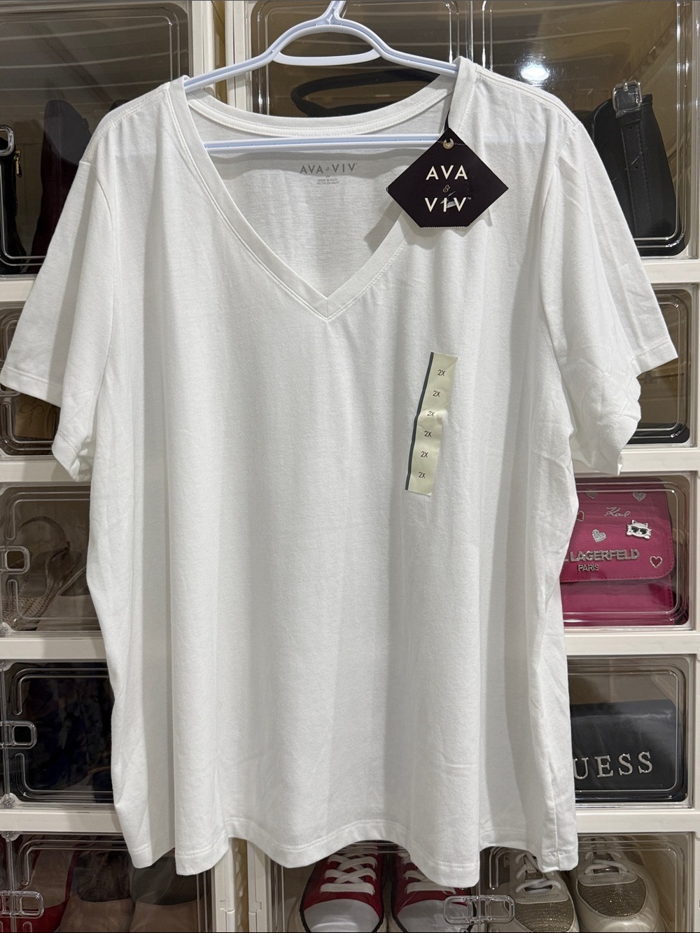 Ava & Viv White V-Neck Short Sleeve Tee